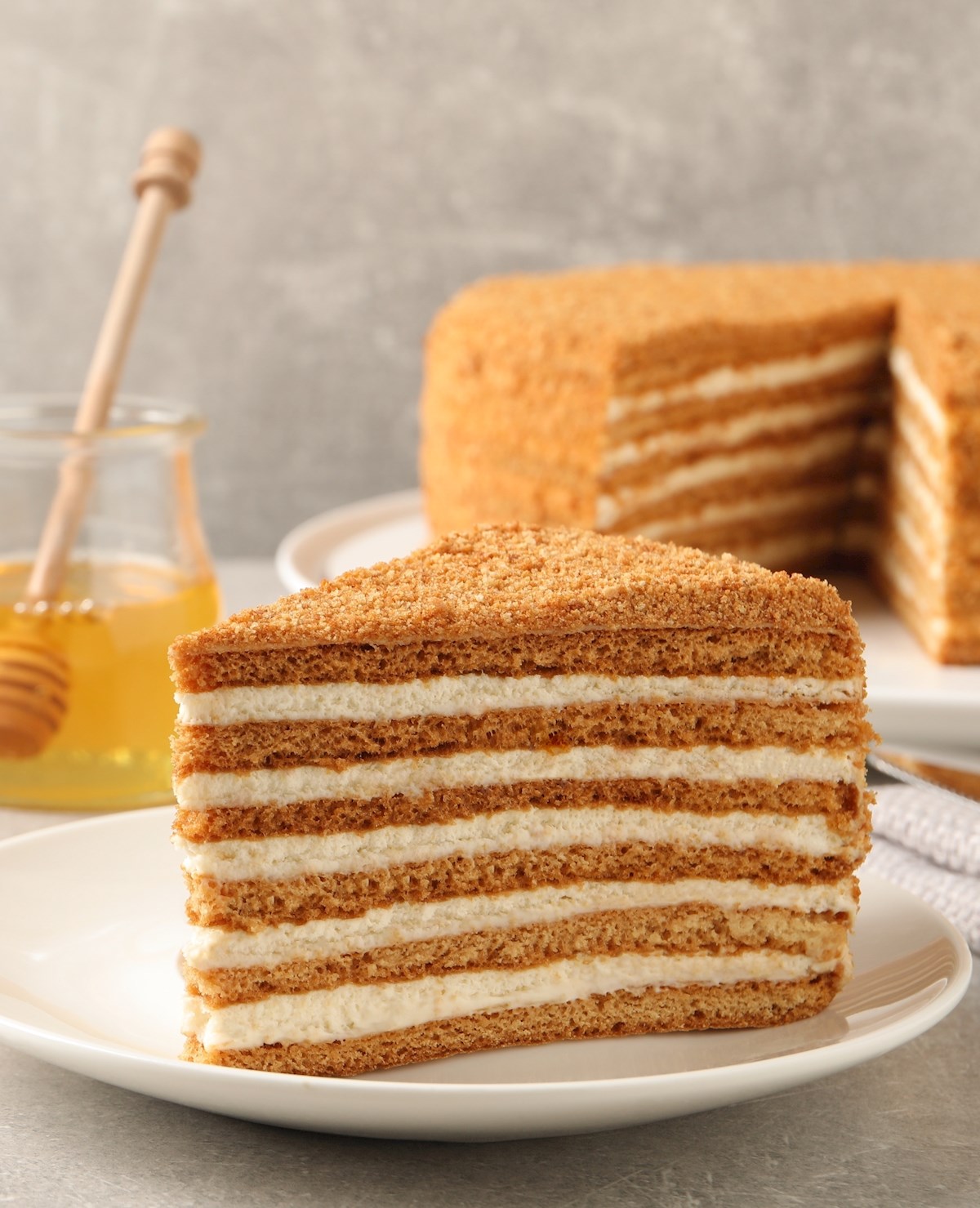 Anasayfa slice of delicious layered honey cake served on grey table. space for text